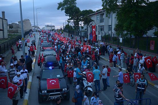 Bayburt'taki "15 Temmuz Milli Birlik Yürüyüşü"ne de yoğun katılım oldu.