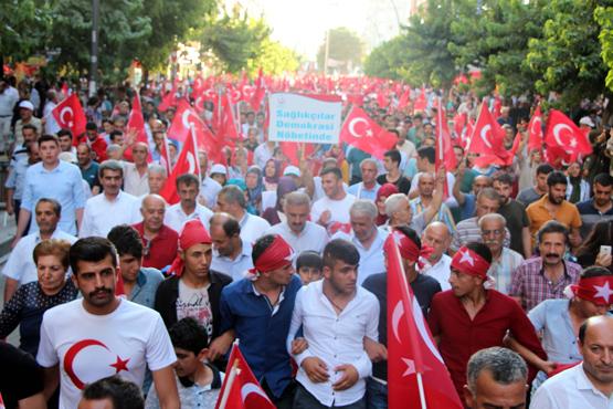 Elazığ Elazığ'da sivil toplum kuruluşları, 15 Temmuz Demokrasi ve Milli Birlik Günü dolayısıyla yaptıkları açıklamada, FETÖ'nün darbe girişimini kınadı.