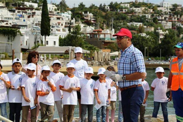 Türkbükü nde deniz dibi temizliği yapıldı Türkbükü nde deniz dibi temizliği yapıldı HALK EĞİTİM MERKEZİ BİNASINA KAVUŞUYOR YENİ Eğitim Merkezi Binası ve Anaokulu Binası yapımı ile ilgili olarak basın