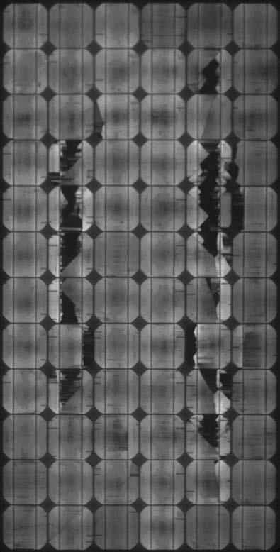 Fig. 6.2.4: Left: photograph of a snail tra snail track PV module. A snail track occu cell cracks [Koentges08].