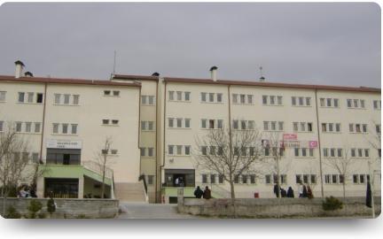 SELÇUKLU GAZĠ MESLEKĠ VE TEKNĠK ANADOLU LĠSESĠ Selçuklu Gazi Mesleki ve Teknik Anadolu Lisesi 1999 yılında normal lise olarak eğitim öğretime baģlayan, 2013 yılında da Mesleki ve Teknik Eğitime
