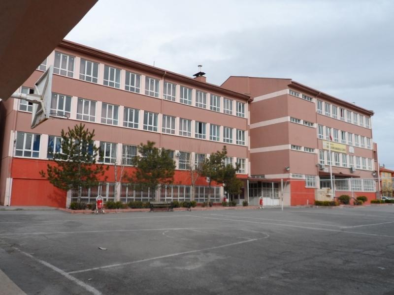 ERBĠL KORU ANADOLU LĠSESĠ Erbil Koru Anadolu Lisesi, 1980 yılında eğitim ve öğretime baģlayan, Selçuklu ilçemizde bulunan ortaöğretim kurumlarımızdandır.