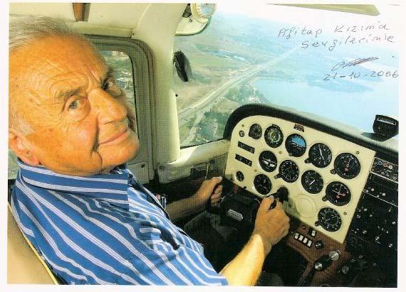 Mehmet KUM Her Yaşta Gökteydi (2006 yılında, 84 yaşında Cessna 172 uçağı ile Bayındır Barajı üzerinde pilot Erdoğan