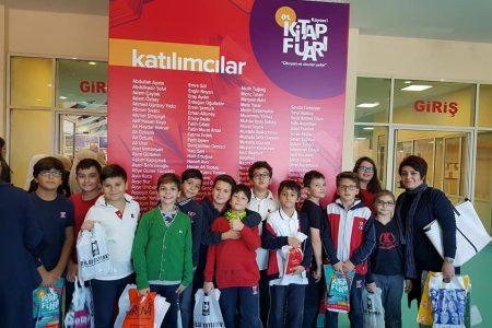 TED ÖĞRENCİLERİ FUARINDA KİTAP TED Kayseri Koleji Vakfı Özel Okulları 5. 9. 10. ve 11. sınıf öğrencileri 17 Ekim Salı günü Dünya Ticaret Merkezi nde düzenlenen kitap fuarına katıldı.