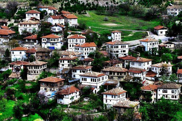 İlgili idareler; imar planlarında açıklanmamış ve bu Yönetmelikte yer almamış hususlarda ihtiyaca ve civarın karakterine göre