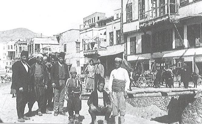 Resim 16. Çeken Fotoğrafçısı Bilinmeyen 1912 Yılında Çekilmiş Konya Vilayeti Sille Yöresinde Bulunan Çocuklar (Kapar, Çaycı ve Mimiroğlu, 2011, s. 107).