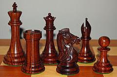 3. Satranç Tahtası 3.1. Malzeme ve Renk Dünya veya Kıta üst seviye turnuvalarında ahşap satranç tahtası kullanılmalıdır. Diğer FIDE turnuvalarında tahta, plastc veya ahşap tahta tavsiye edilir.