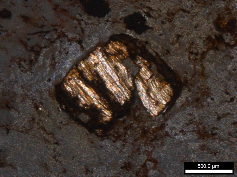 18: Aşırı altere kristalen tüf mikroskop görüntüsü (Duman ocağı civarı).