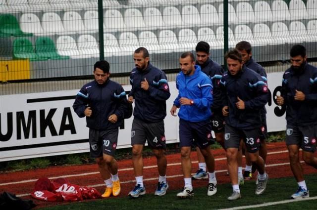 İlçe Stadı nda oynayacağı karşılaşmanın hazırlıklarına Salı günü başlayan B.B. Bodrumspor, grupta 5 puan ile 17. sırada bulunan rakibinden 3 puan alarak Bodrum a geri dönmek istiyor.