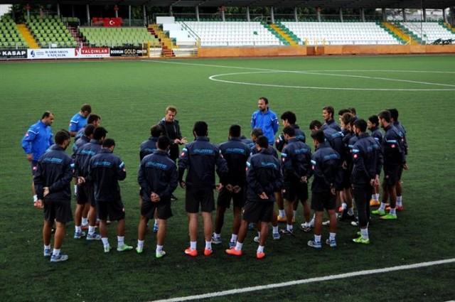 açıklamasında şunları söyledi; Kendi sahamızda gerçekten iyi oyunlar oynuyoruz. Baktığımızda onlardan çok üstün bir oyun sergiledik.