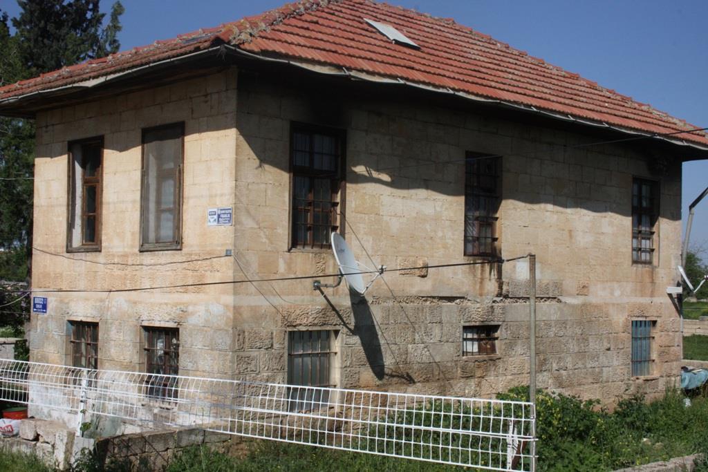 Gaziantep te Özelliklerini Yitiren Bir Geçici Yerleşme Şekli: Bağ Evleri / Mehmet Emin SÖNMEZ Fotoğraf 2. Gaziantep yöresinde özelliğini kaybetmemiş bir bağ veya sayfiye evi.