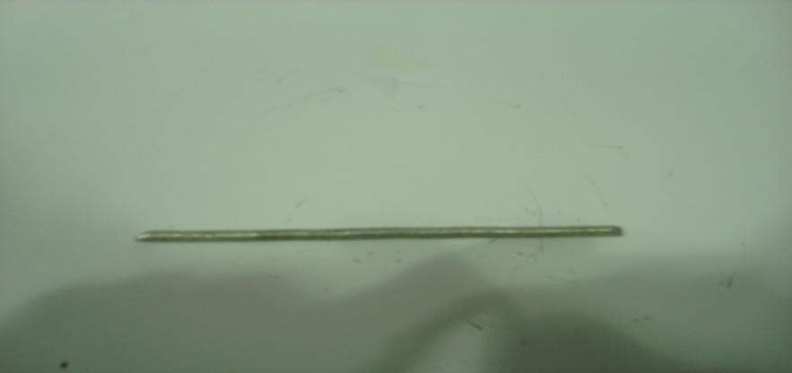 79 Resim 6.2. Seramik boru içinde oluşan çubuklar Deney esnasında akış memesinden akan sıvı alüminyumun toz haline gelebilmesi için basınçlı hava kullanılmaktadır.