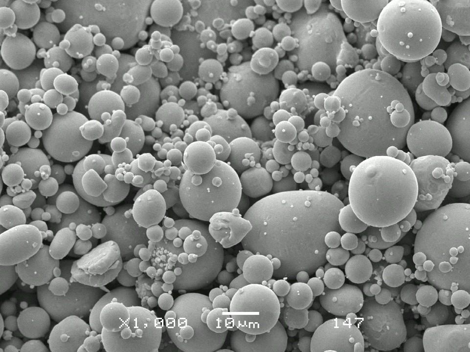 14 Gaz atomize tozlar küresel veya küresele yakın şekillidirler (Resim 2.1). Bu yöntemle üretilen tozların tane boyutu 20 300 µm arasındadır.