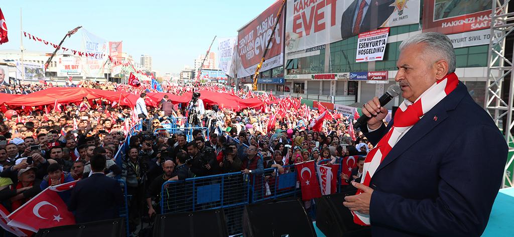 Başbakan Yıldırım, İstanbul Esenyurt ta halka hitap etti Nisan 15, 2017-12:58:00 AK Parti Genel Başkanı ve Başbakan Binali Yıldırım, İstanbul Esenyurt'ta düzenlenen mitingde halka hitap etti.