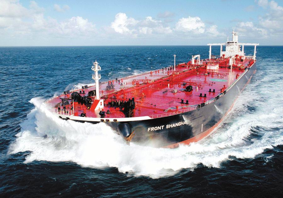 LARGESTS OF THE TANKER WORLD TANKER DÜNYASININ EN BÜYÜKLER YILMAZ ÖZTÜRK Oil seals the fate of the World for a hundred and fifty years and the tankers that take the oil from production spots and