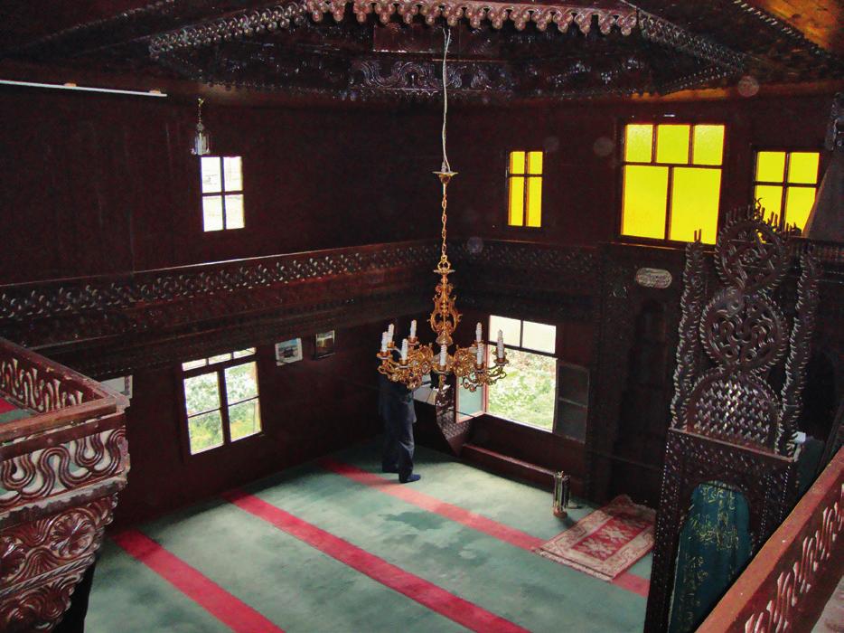 Vakıf Restorasyon Yıllığı Yıl: 2012 Sayı: 4 Rize - Kalkandere Hüseyin Hoca Köyü Sahil Camii Fotoğraf 8- Cami içinden genel