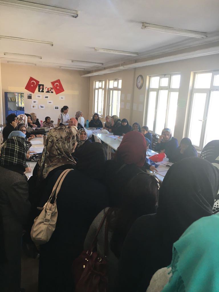 45 kadının katılımı ile gerçekleştirilen gezide, Eskişehir Osmangazi Üniversitesi bünyesinde kurulan Kadın Sağlığı Danışma Merkezi ne başvuran mülteci kadınlarla Ankara dan gelen kadınların deneyim