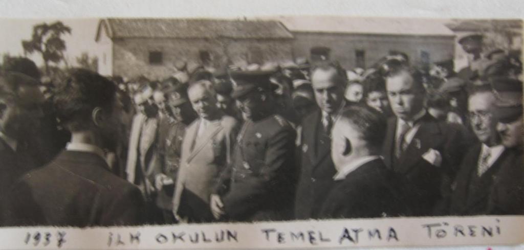 2.1. Tarihsel GeliĢim Okulumuz 1901 yılında bu günkü Halk Eğitimi Merkezi olarak kullanılan binada eğitimine baģlamıģ olup, o tarihte Karesi Bursa ya bağlı olmasından dolayı okula o dönemin