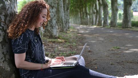 Lisans İKTİSAT BÖLÜMÜ İktisadi ve İdari Bilimler Fakültesi VOLKSWIRTSCHAFTS- LEHRE Fakultät für Wirtschafts- und Verwaltungswissenschaften İktisat programımızın yapısı; öğrencilerimizin iktisattaki