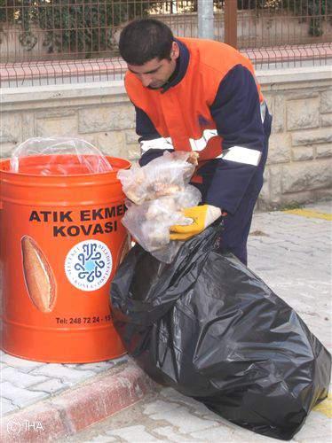 ATIK SORUNU qsatın aldığımız gıdanın üçte biri çöpe gidiyor.