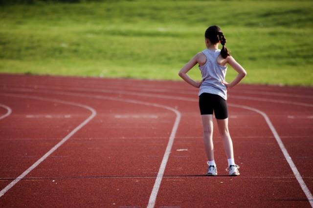 4 kondisyonun hep yüksek olur. Zorluklarla Daha Kolay Baş Ederler Takım oyunu ya da bireysel spor dallarında, çocuklar kazanmak kadar kaybetmenin de doğal bir sonuç olduğunu öğrenir.