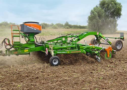 GreenDrill tohum tankı 200 l veya 500 l (Cenius-2T ve Cenius TX) kapasiteye sahiptir ve basamaklar aracılığı ile ulaşılması da çok kolaydır.