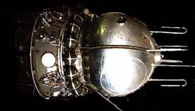 UZAYDA İLK İNSAN Kullanılan uzay gemisi bir modül olan Vostok-1 di.