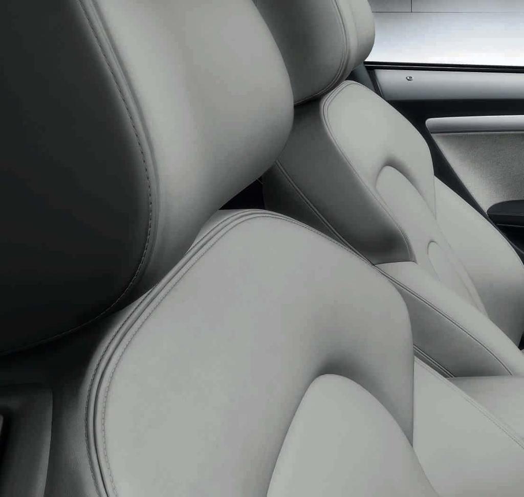 18 Audi A5 Coupé de her saniyenin tadını çıkarırsınız. Sizin isteğinize göre döşenmiş konforlu koltuklar: özel kumaşlar, deri veya kaliteli Alcantara/deri kombinasyonu.