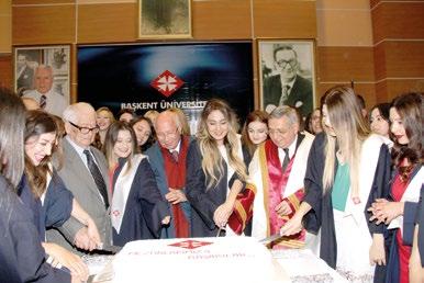 40 yeni mezun veren Başkent Üniversitesi Hemşirelik Bölümü nün mezuniyet töreninde genç hemşirelerin heyecanına aileleri de ortak oldu.
