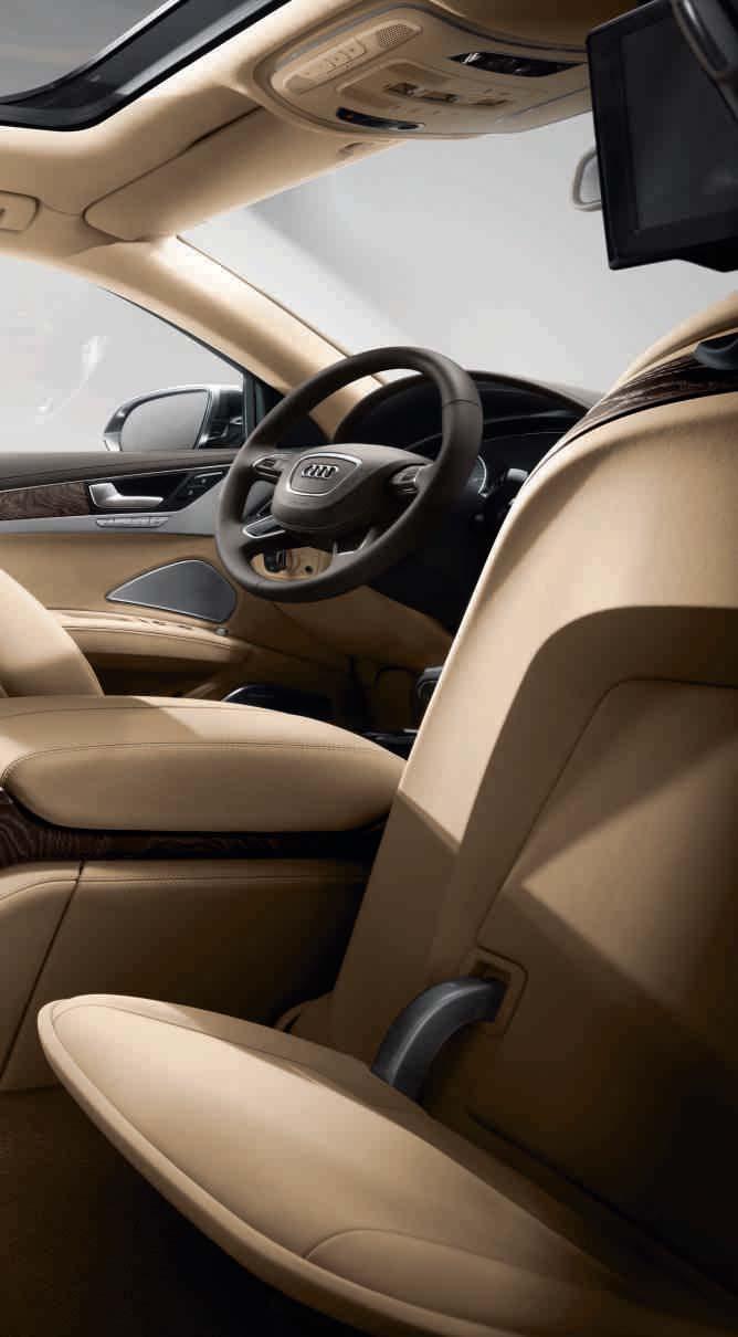 Audi A8 L W12 Seçkin bir deri döşemesi olan konfor koltuklarda bambaşka bir boyutta yerinizi alın ve rahatlayın.