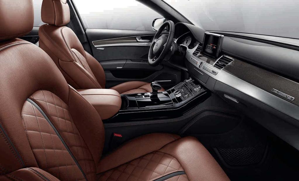 62 Beklediğiniz kadar eşsiz: Audi design selection. Audi design selection size iç mekanda ayrıcalıklı özel malzemeler ve renkler ile ilgili estetik bir ön seçim sunar.