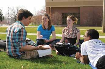 nin ortak kampüsü olan ve her iki üniversiteden yüksek kalitede programlar sunan Indiana University Purdue University Fort Wayne (IPFW) kampüsünde yer alır.