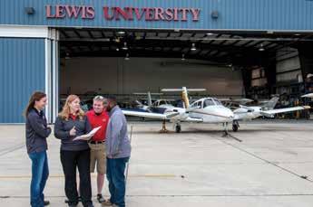 Lewis University nin kampüsünde yer alır. Kampüs içindeki aktivitelere katılarak Amerikalı öğrencilerle tanışabilir ve arkadaşlıklar kurabilirsiniz.