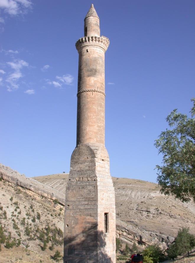 İlimiz Besni İlçesi Eski Besni Örenyerinde bulunmaktadır. Camii kısmı yıkılmış olup minaresi mevcuttur.