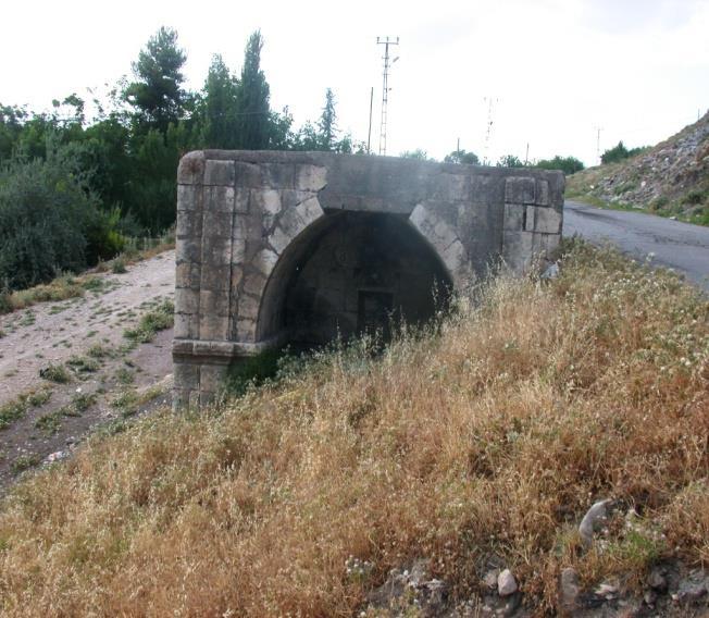 İlimiz Merkez Mara Mahallesinde Çimen Yolu üzerinde bulunmaktadır. Kitabesine görehacı Hasan tarafından yaptırılan çeşme 1830 yılında torunu Mahmut tarafından onarılmıştı.