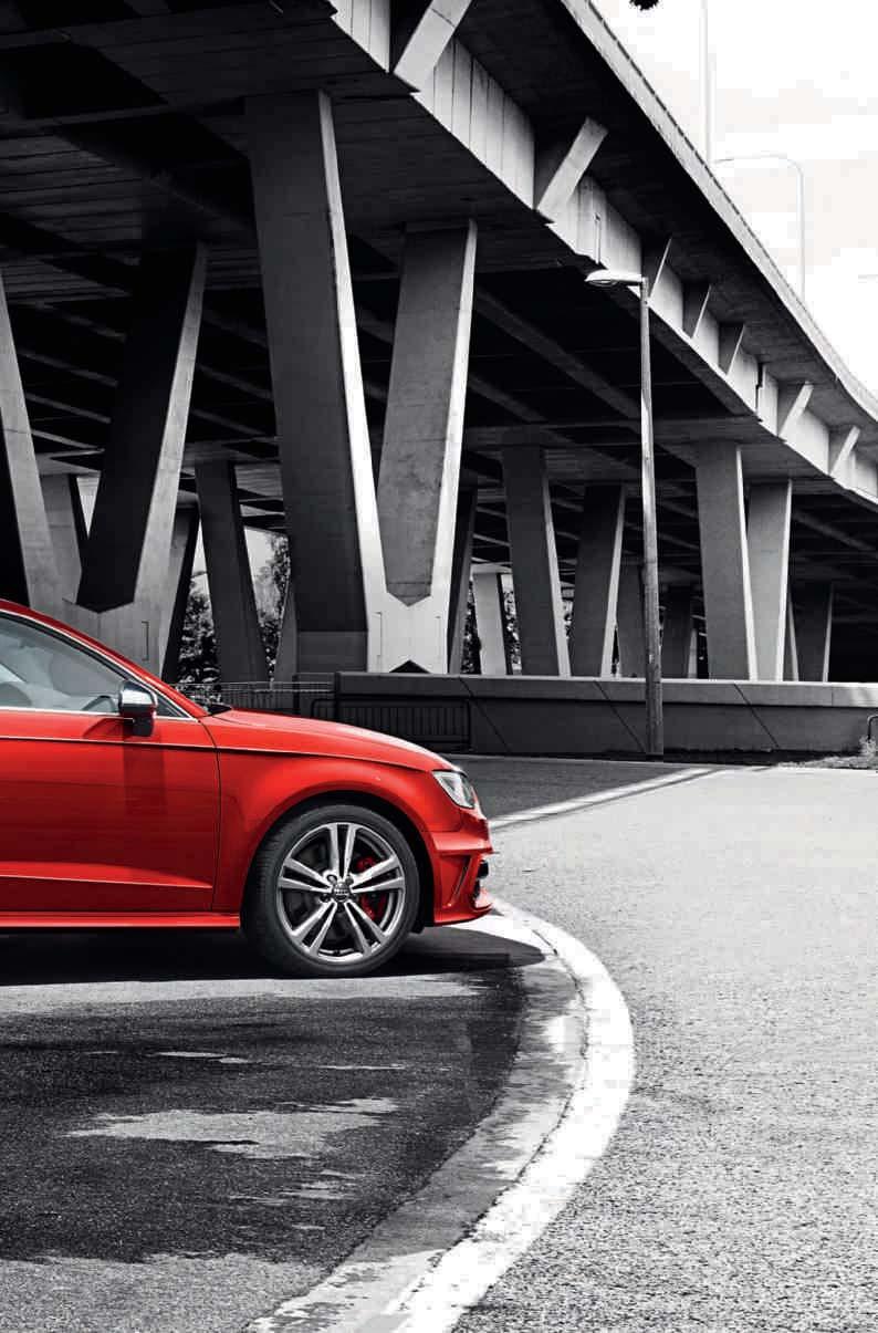 Audi S3/S3 Sportback Dış aynalar alüminyum görünümüyle parıldarken,
