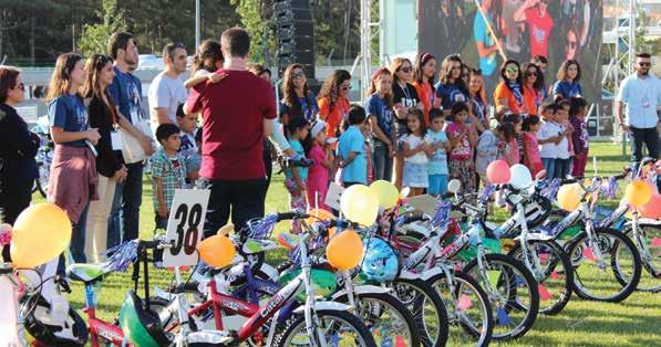 Genel beceri eğitimlerine ilaveten profesyonel, sosyal ve sportif olmak üzere üç ana alanda uzmanlaşan Öğrenci Gelişimi danışmanları, kendi alanlarına özel teknik eğitimlerle öğrencilerin farklı