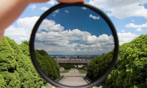 Filtre Lenslere takılan saydam veya yarı saydam malzemelere denir.