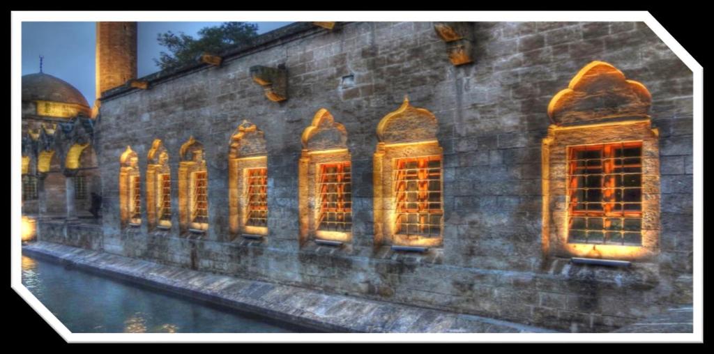 TARİHÇE Şanlıurfa, eski ve halk arasındaki adıyla Urfa, Türkiye'nin en kalabalık dokuzuncu şehridir. 2013 itibarıyla 1.801.980 nüfusa sahiptir.