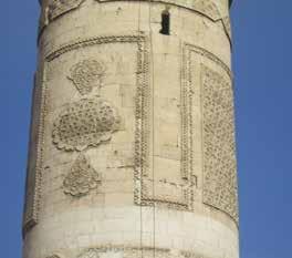 Diyarbakır yerlisi Ali Haydar Canlı Urfakapı da eski sebze halinin bulunduğu yerde Muhammediye güllerinin yetiştirildiğini, bundan esans yapıldığını ifade etmektedir.