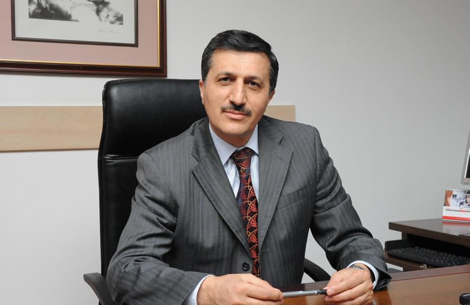 Yrd. Doç. Dr. Hakkı YEŞİLYURT Sağlık Bakanlığı Müsteşar Yardımcısı 1962 yılında Erzurum Şenkaya da doğdu. 1984 yılında Atatürk Üniversitesi Tıp Fakültesi ni bitirdi.
