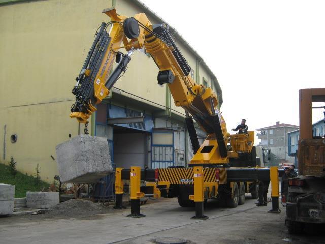 60 125 TON - 375 TON/M Teknik Özellikler Maksimum kaldırma momenti 375.0 ton/m Maksimum kaldırma kapasitesi 125.