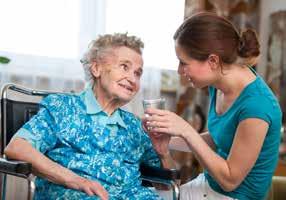 EVDE BAKIM VE YARDIM Hasta ve yaşlı insanlar için bir birçok hizmet sunulmaktadır: Yaşlanmak bedensel ve zihinsel sağlığın gerilemesi anlamına gelebilir.