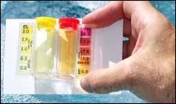 6. Test sıvılarına arka fonu beyaz bir noktada bakınız. Oluşan rengin yanındaki en yakın renk havuz suyunuzun değerini ifade etmektedir. 7. Sol hücredeki değer PH değeridir.