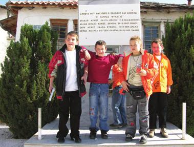 Dilimiz, Dilbilgimiz Deyimler ve bir küçük araştırma Bu derste iki deyim gördük: a) ʻgözümde tütüyorʼ ve b) ʻgöklere çıkarmakʼ.