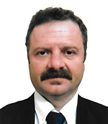 MEHMET KAYRA 1968 Yılında Limasol un Bladanisya(Çamlıca) Köyü nde doğdu. Mağusa Canbulat Lisesi ve 1990 yılında Ankara GÜ İktisadi ve İdari Bilimler Fakültesi nden mezun oldu.