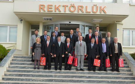 Sinop ta Çocuk Üniversitesi Çocuk Eğitimi Araştırma ve Uygulama Merkezinin Tanıtımı Yapıldı 30 Ocak 2012 tarihinde faaliyete geçen ve ilköğretim düzeyinde farklı sınıflardan öğrencilerin