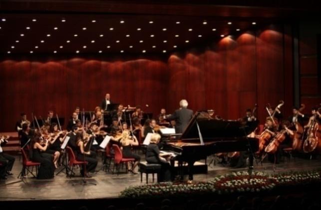 Eskişehir Büyükşehir Belediyesi Senfoni Orkestrası, 2011-2012 konser sezonunu, dünyaca ünlü piyano sanatçısı İdil Biret eşliğinde verdiği konserle açmıştır.