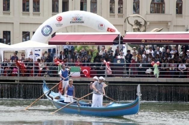 Eskişehir İstihdam Fuarı na katılarak, gelen ziyaretçilere belediyemiz faaliyetleri, hizmet ve ürünleriyle ilgili bilgi verilmiştir.