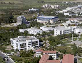 Bir Devlet Üniversitesidir KKTC de 1979 yılından beri eğitim veren Doğu Akdeniz Üniversitesi, tüm programları YÖK tarafından tanınan bir devlet üniversitesidir.